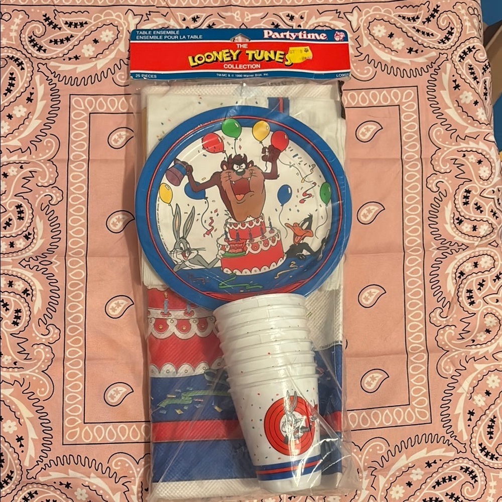 Vintage Looney Tunes Warner Bros. Party Supplies Set